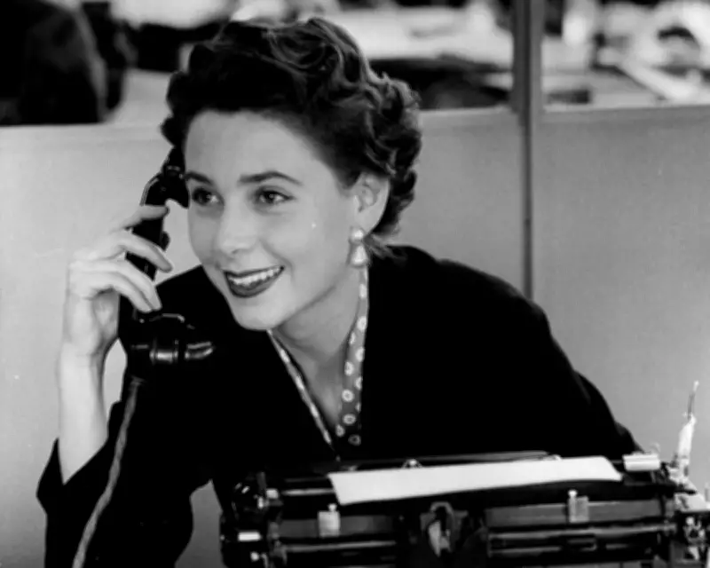 Drusilla Beyfus: Pioneering Journalist and Etiquette Authority Dies at 98