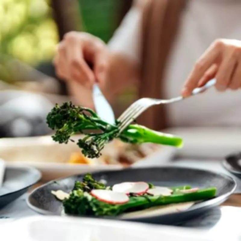 Expert Reveals Ideal Dinner Time for Better Sleep as Clocks Change