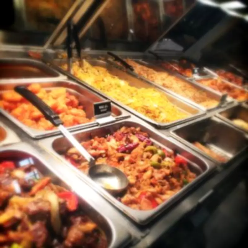 Food Blogger Reviews 'England's Cheapest Buffet' in Manchester