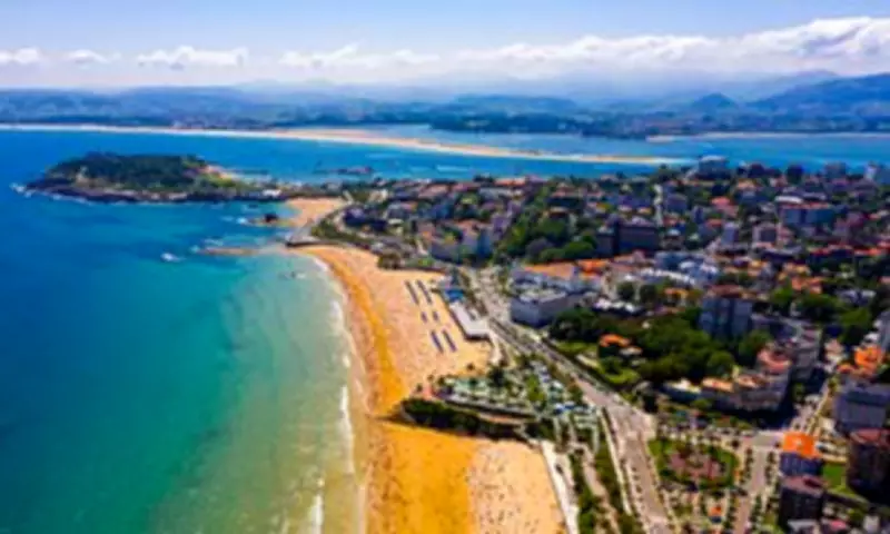 Footbridge Collapse at Spanish Beach Claims Five Lives, Two Missing