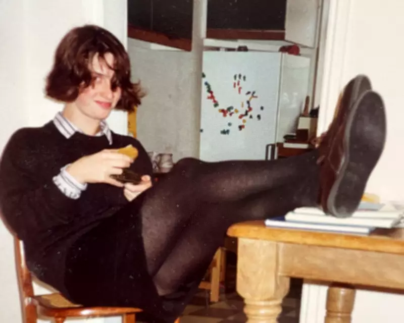 Gen Z's Nostalgia for the 1990s: A Low-Tech Dream or Forgotten Reality?