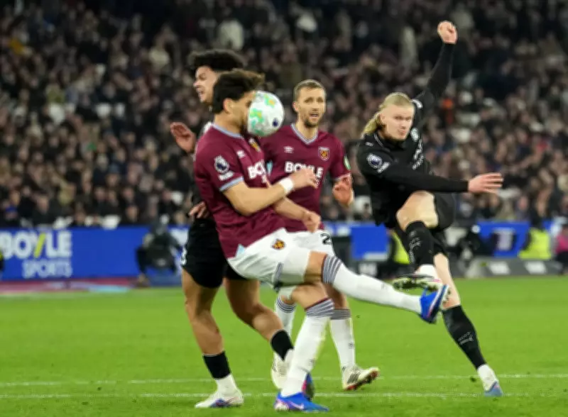 Global Snapshot: From Football Strikes to Green Rivers in Weekend Photos