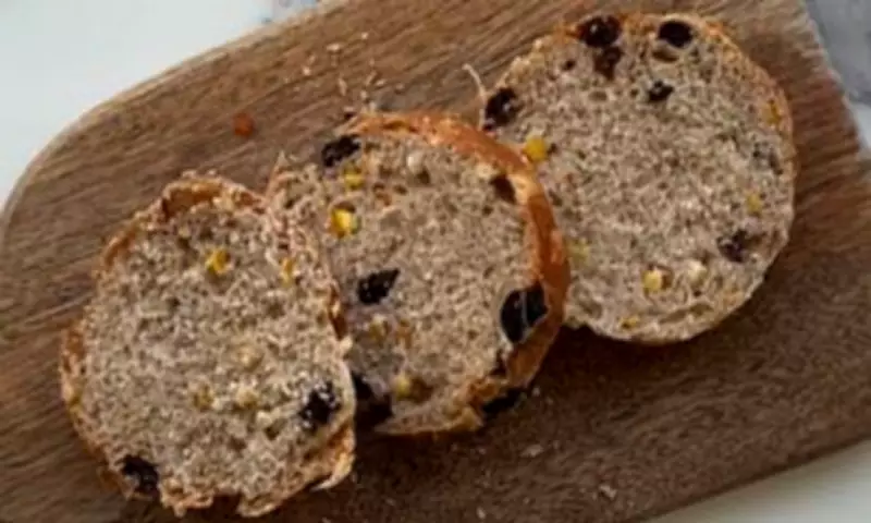 Hot Cross Bun Hack: Slice into Thirds for More Butter, Experts Advise
