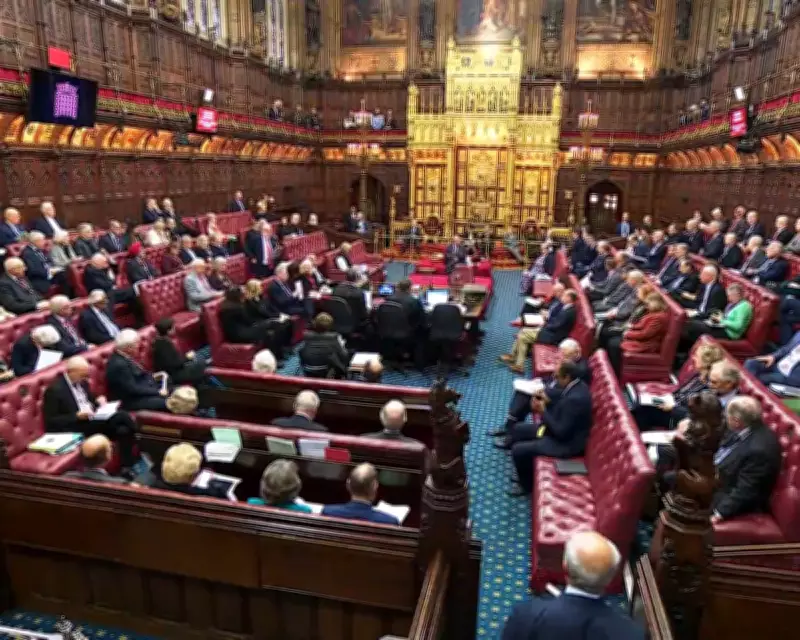 House of Lords Abolishes Hereditary Peers, Offers Life Peerages to Some