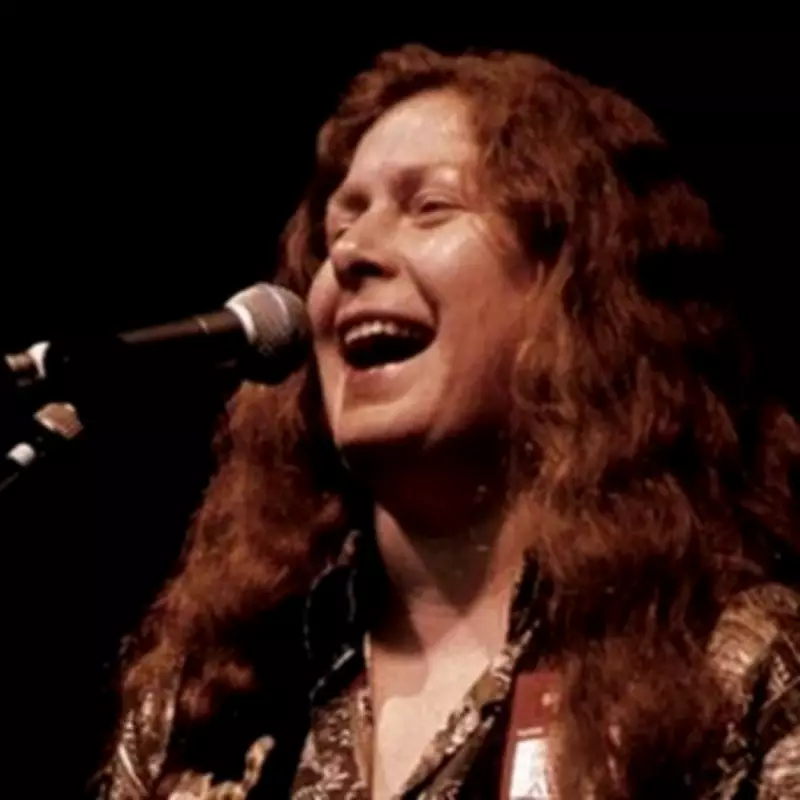 Irish Folk Music Legend Dolores Keane Dies at 72, Tributes Pour In
