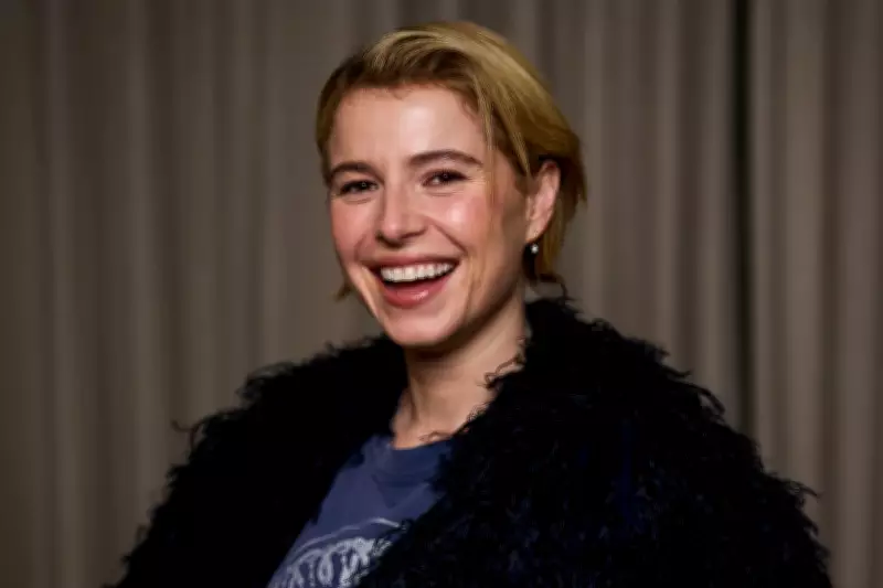 Jessie Buckley Clarifies Cat Comments After Resurfaced Interview Sparks Backlash