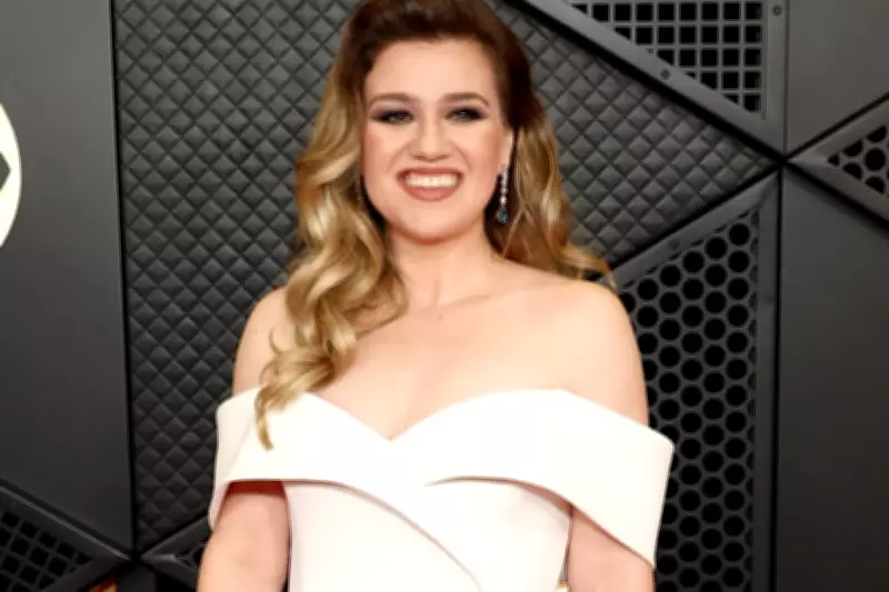 Kelly Clarkson Accuses American Idol of Misleading Prize Promises