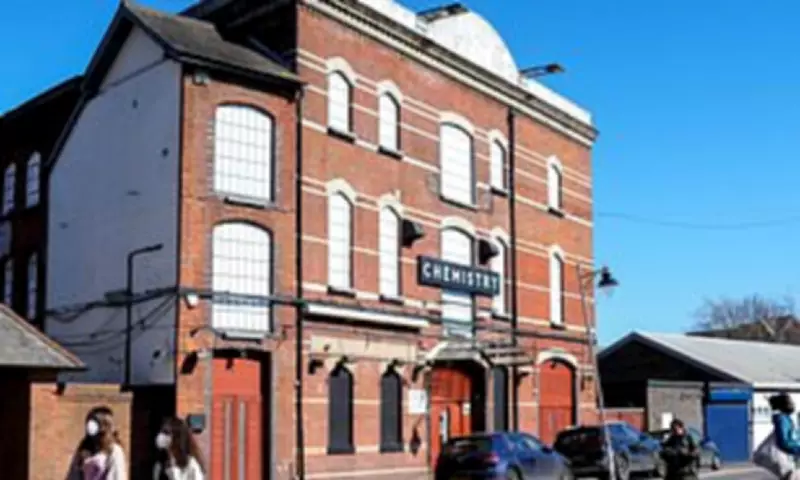 Kent Nightclub Reopens After Meningitis Outbreak With Kissing Warning