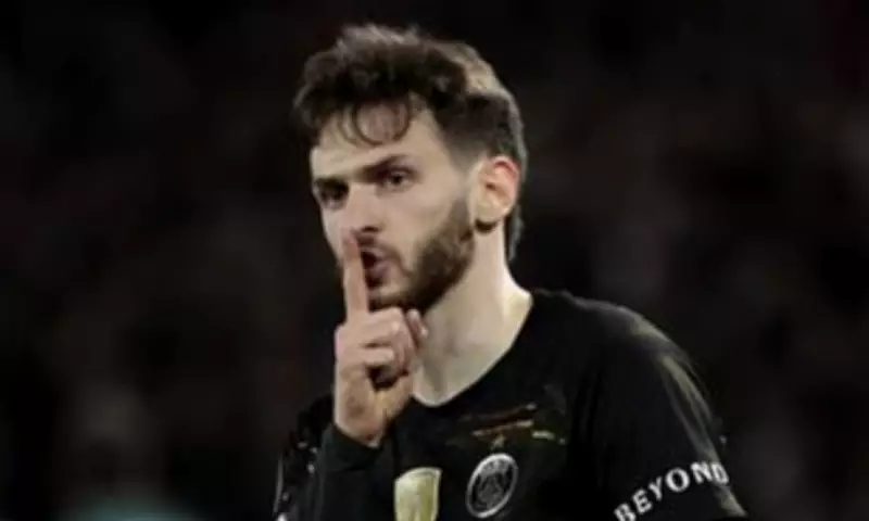 Kvaratskhelia Commits to PSG Amid Arsenal Transfer Speculation