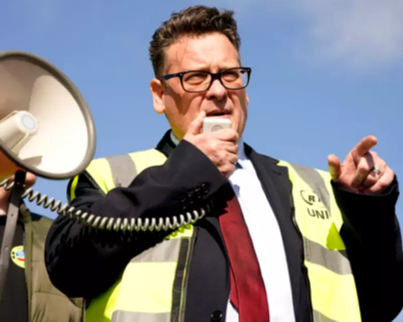 Labour Suspends Karl Turner After Criticism of Starmer and Judicial Reforms