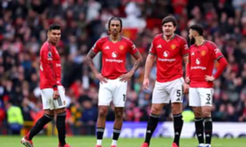 Leny Yoro Urges Manchester United to Secure Harry Maguire's Future