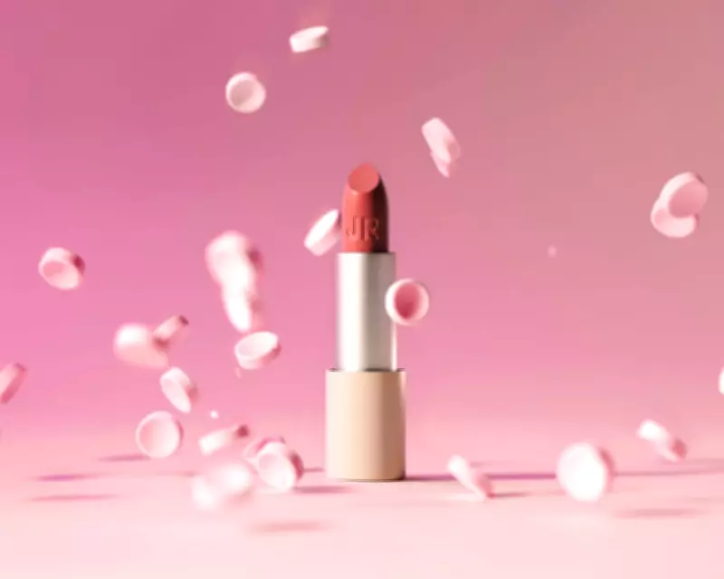 Mauve Makeup Trend: The Cool-Toned British Aesthetic Takes Over