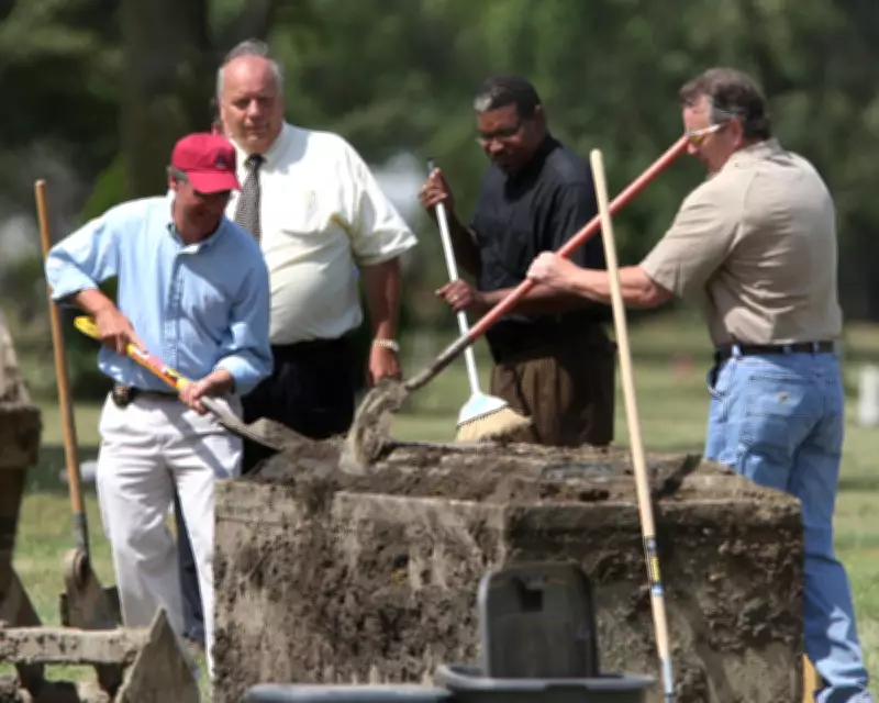 Moss Clump Evidence Convicts Illinois Grave Robbers in Cemetery Scandal