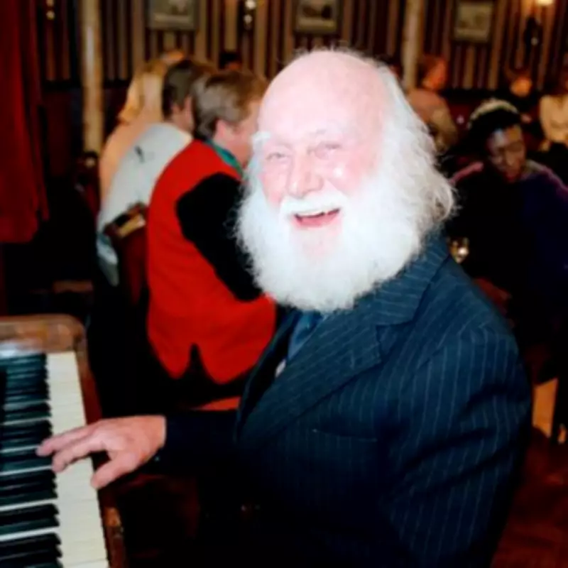 Only Fools & Horses Fans Outraged as Uncle Albert Star's Grave Vandalised