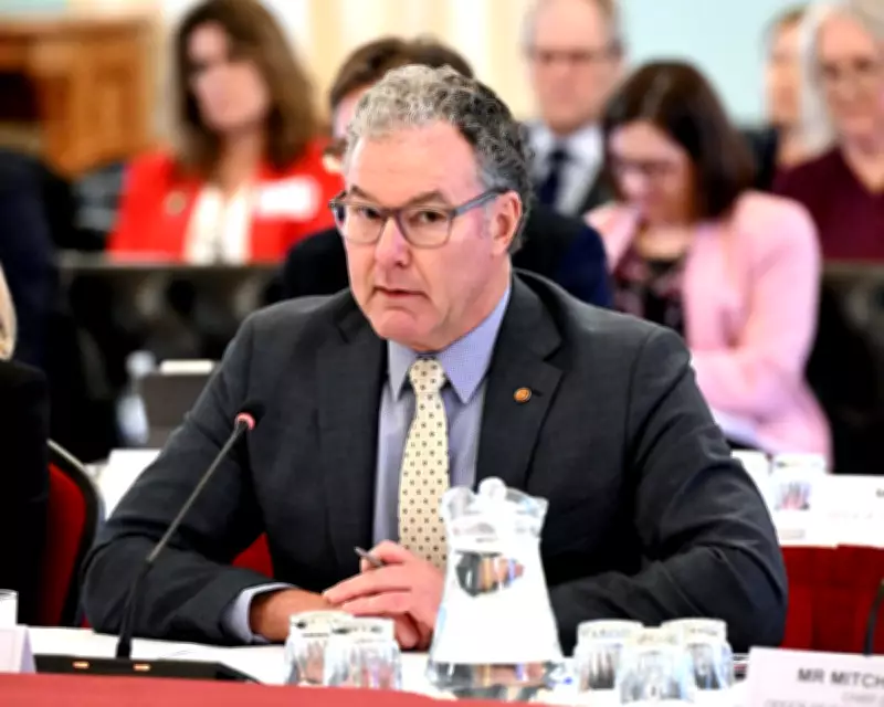 Queensland Minister Overrides Board to Name Theatre Glasshouse, Not Oodgeroo