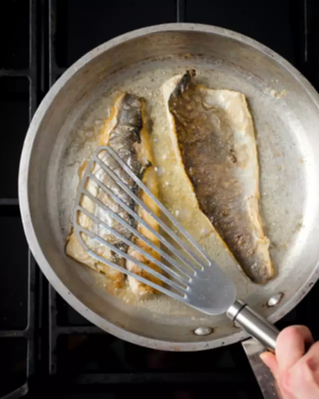 The Secret to Perfectly Crisp Fish Skin: Expert Chefs Reveal Their Tips