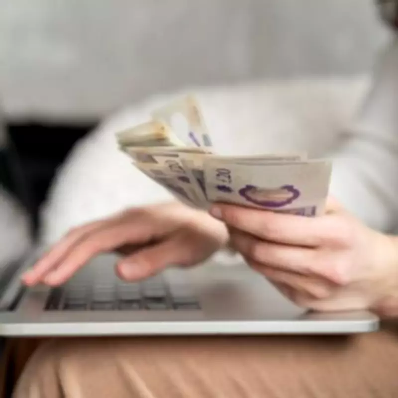 Thousands Sign Petition to Increase DWP's £10 Christmas Bonus Amid Inflation