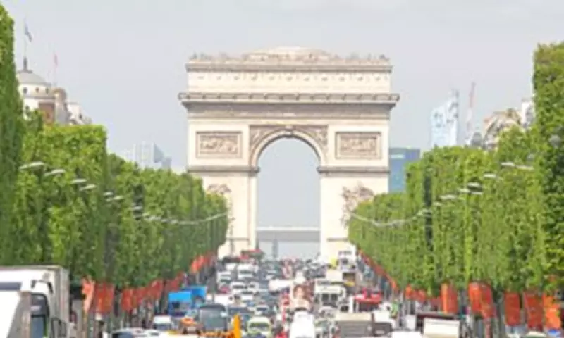 Three Arrested in Paris After Suspected Terror Plot Near Champs-Élysées Thwarted