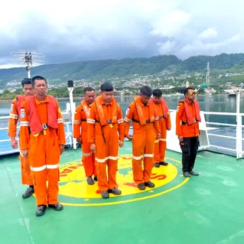 Tourist Boat Sinks in Indonesia, 27 Missing in Rough Seas