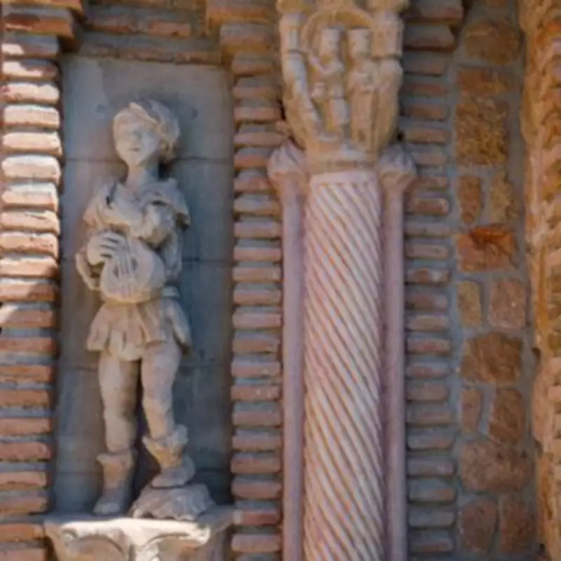 Tourist's Castle Confusion: Modern Monument Mistaken for Ancient Fortress