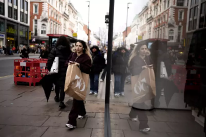 UK Retail Sales Decline 0.4% in February Amid Wet Weather and Supermarket Slump