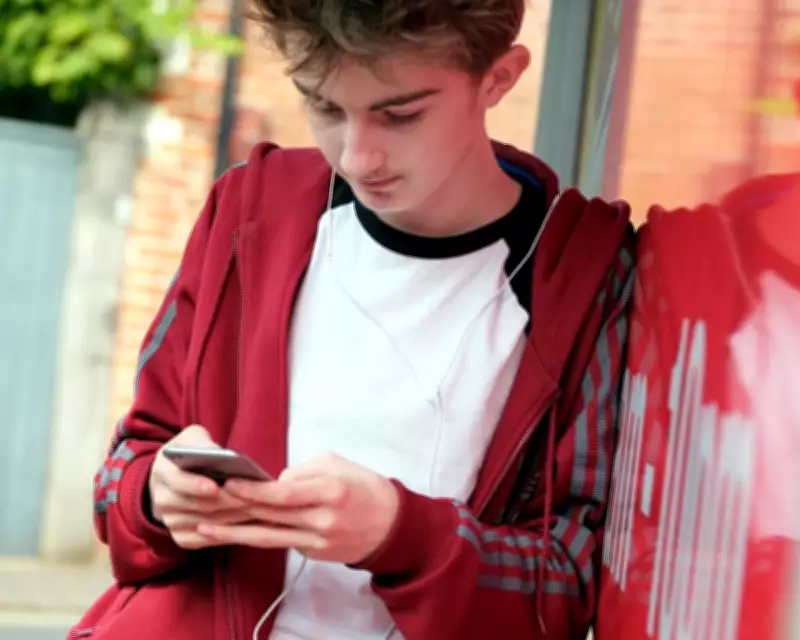 UK Teenagers Pilot Social Media Ban and Smartphone Restrictions