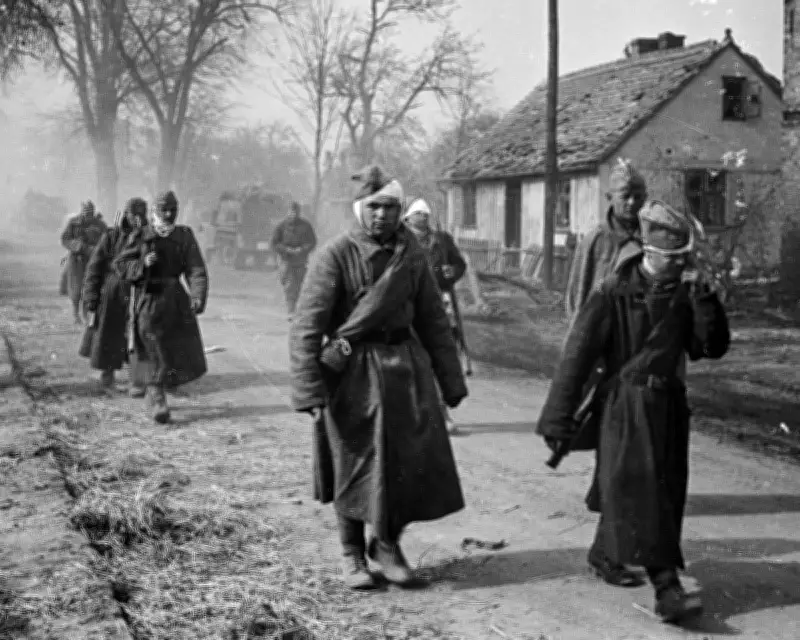 Ukrainian-Russian Photographer Preserves WWII's Raw Truth Through 35,000 Negatives