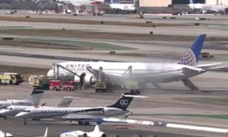 United Airlines Boeing 787 Makes Emergency Landing at LAX After Engine Failure
