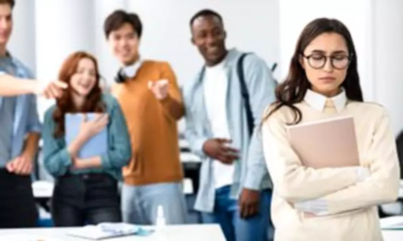 Worker Discovers Colleagues Mocking Her in Team Chat, Exposing Modern Workplace Anxiety