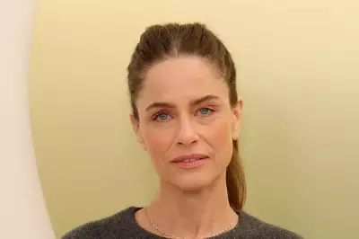 Amanda Peet Reveals Breast Cancer Diagnosis Amid Parents' Hospice Care