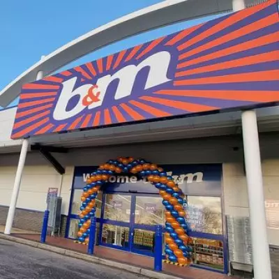 B&M's £25 Compact Desk Offers Stylish Home Office Solution, Rivals B&Q's £45 Version