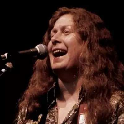 Irish Folk Music Legend Dolores Keane Dies at 72, Tributes Pour In