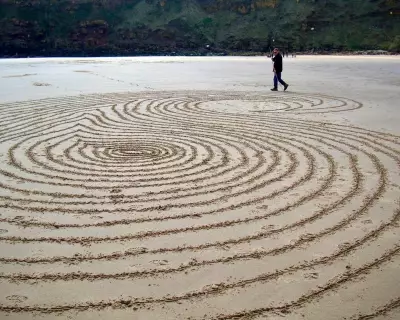 Ken Turnell: Artist and Sculptor Known for Sand Drawings Dies Aged 77