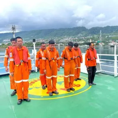 Tourist Boat Sinks in Indonesia, 27 Missing in Rough Seas