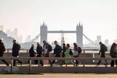 UK Wage Growth Plummets to Five-Year Low as Labour Market Stalls