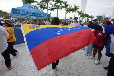 Venezuelan and US Fans Unite in Miami for Historic WBC Final