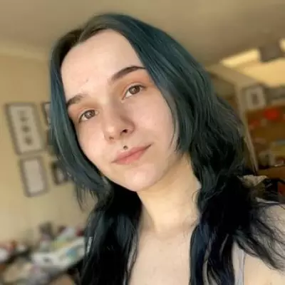 Woman's Life Devastated by Rare Sweating Condition That Forces Baggy Clothing