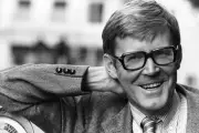 Alan Bennett's Diaries: A National Treasure Reflects on Age, Art, and a Changing Britain