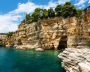 Alonissos: A Marine Paradise Where Diving and Land Adventures Thrive