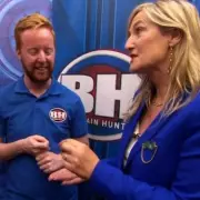 Bargain Hunt Host Stunned as Expert's Last-Minute Buy Saves Blue Team