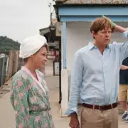 Beyond Paradise Stars Tease 'Unexpected Hurdles' for Humphrey and Martha in New Series