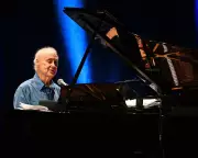 Bruce Hornsby's Bizarre Renaissance: From 'Old Bastard' to Mainstream Acclaim