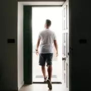 Experts Warn Brits to Carry Sunscreen Daily from March to October