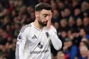 Fernandes Fumes as Controversial Penalty Calls Mar Manchester United Draw at Bournemouth