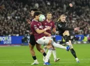 Global Snapshot: From Football Strikes to Green Rivers in Weekend Photos