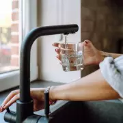 Health Expert Urges Morning Water Drinkers to Add Mineral-Rich Sea Salt