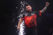 Jonny Clayton Overcomes Gout Flare-Up to Win Premier League Darts Night