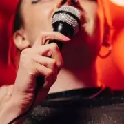 Karaoke Singer's Night Made by Surprise Guest Appearance from The Vamps Star