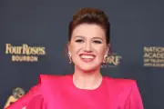 Kelly Clarkson Accuses American Idol of Lying About $1 Million Prize and Car