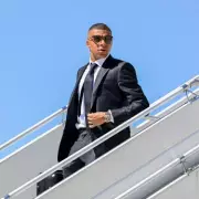 Kylian Mbappe Flies to France for Knee Treatment Amid Real Madrid Trust Issues